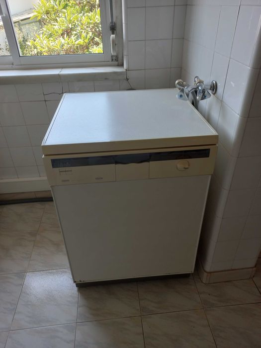 Vendo Máquina de Lavar Loiça