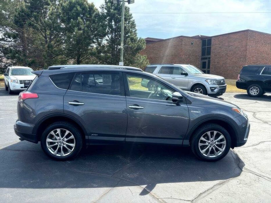 Toyota RAV4 Hybrid Limited      2017