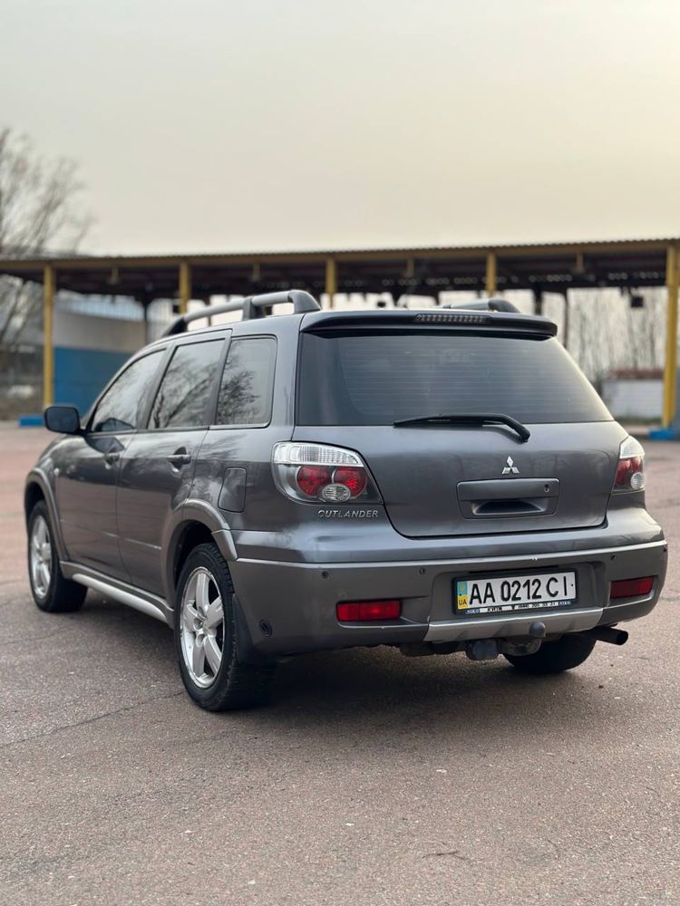 Mitsubishi outlander 2.4 автомат газ/бензин рідна фарба