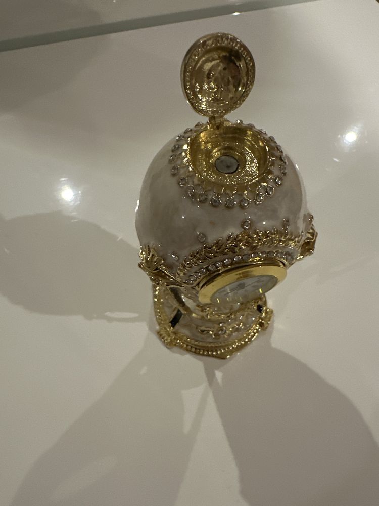 Ovo relógio estilo imperial estilo Fabergé