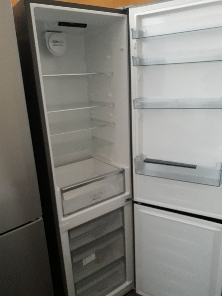 Енергоекономний А+++  великий холодильник з Німеччини.Гарантія-1 рік..
