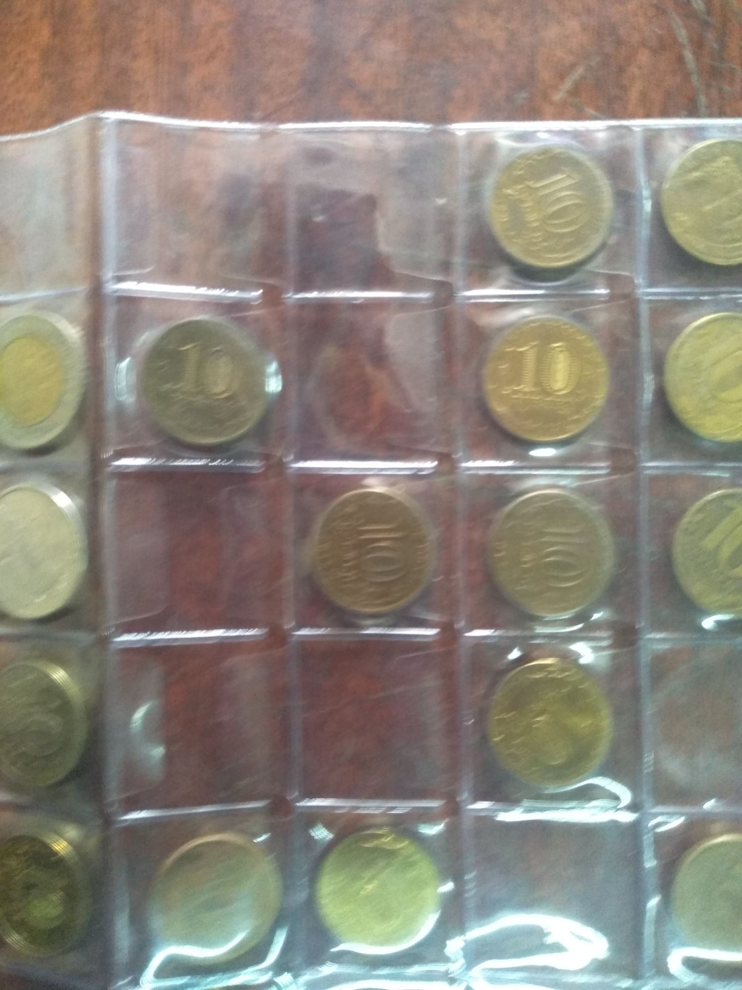 Продам коллекционные монеты Русских,если кому-то интересно звоните