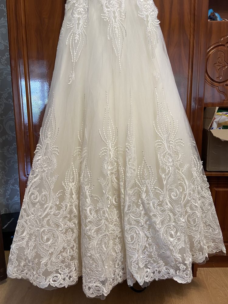 Весільна сукня айворі