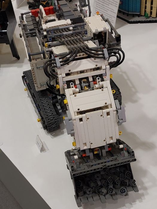 Lego zestaw używany Technic koparka-42100.