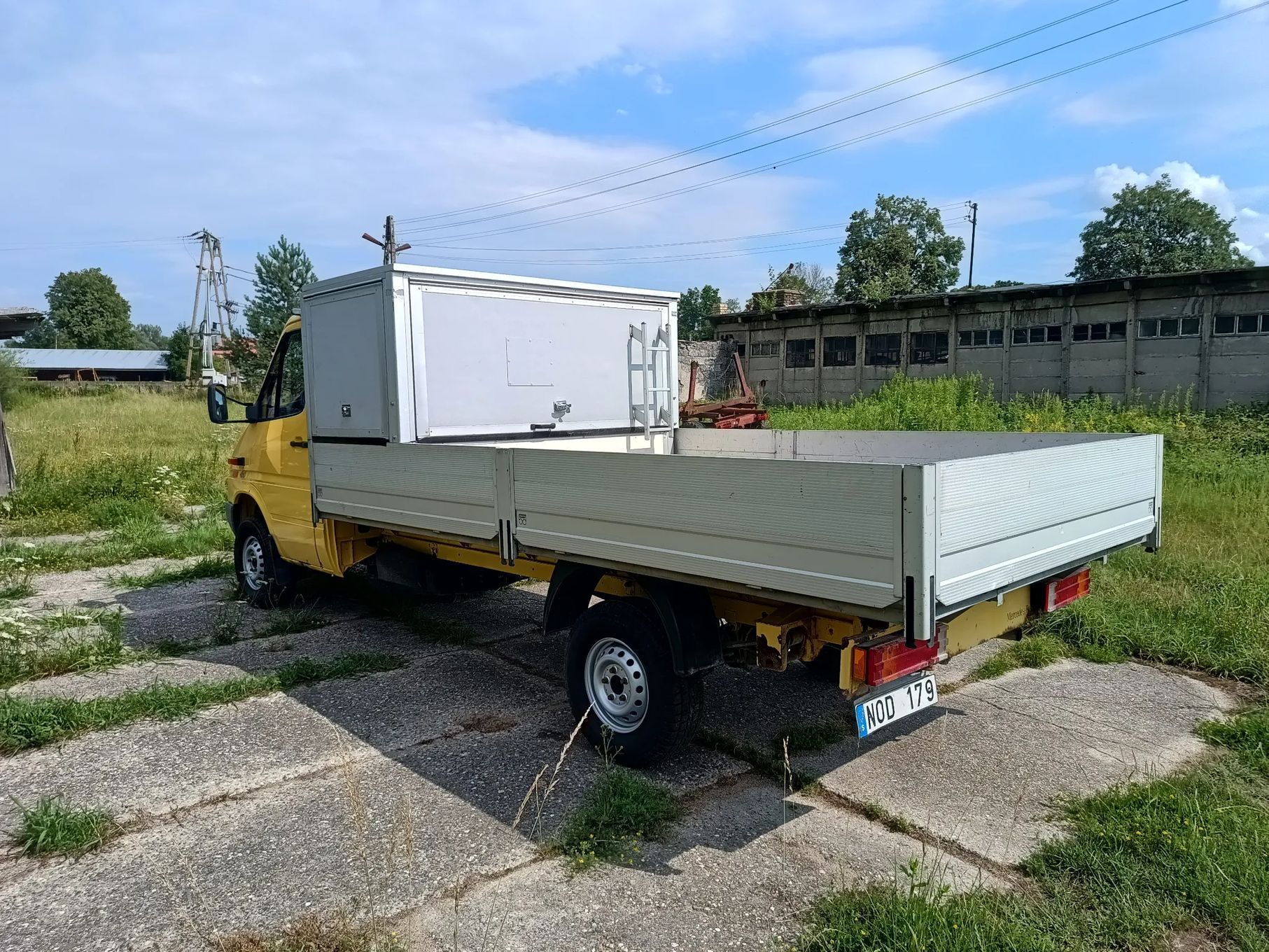 Mercedes-Benz SPRINTER 4X4 316 CDI 2.7, 5 cylindrów BLOKADA MOSTU! STAN BLACHARSKI IDEALNY! CAŁE AUTO W ORYGINALNYM LAKIERZE!!IDEALNA BAZA POD KAMPERA WYPRAWOWEGO!  Sprinter 4x4 2.7 CDI oryginalny stan! super zadbany!