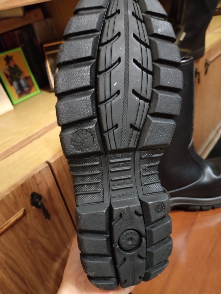 Продам батинки зимние 41р