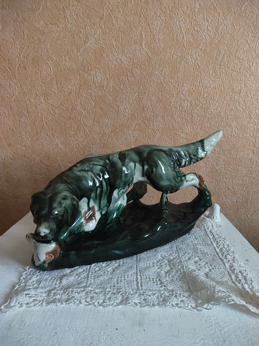 Собака, сеттер з качкою, васильківська майоліка