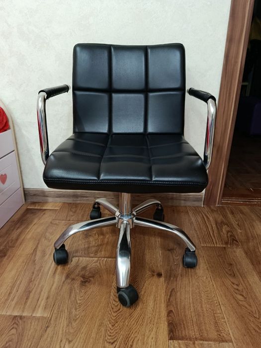 Крісло майстра, для офісу ,стілець учня