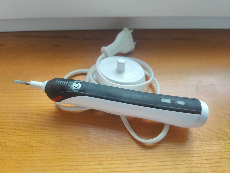 Szczoteczka rotacyjno-pulsacyjna Oral-B Pro