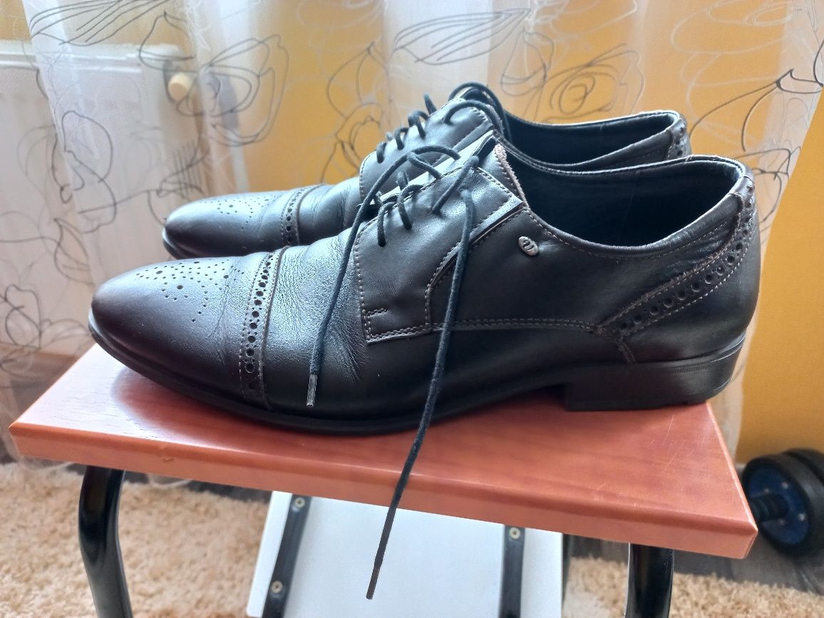 Продам туфлі brogue
