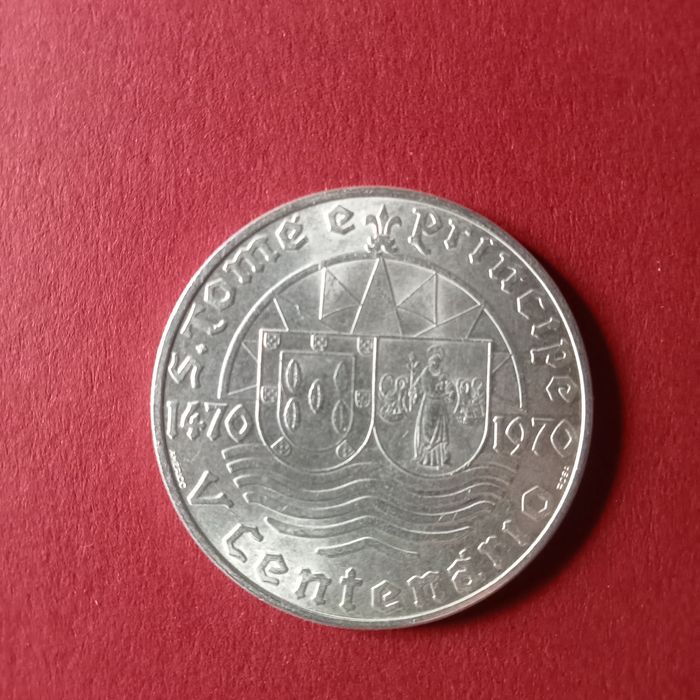 moeda 50.00 escudos prata  s. tome e principe