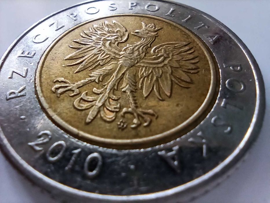 5 zł z 2010r z destruktami na awarsie i rewersie