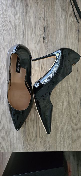 Nowe Śliczne Czarne Szpilki Na Wysokim Obcasie Roz. 44,5