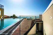 Moradia T3,excelentes áreas,piscina,jardins,vista mar e baía magnífica