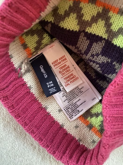 Czapka w norweskie wzory s/m gap kids różowa z pomponem na dziewczynkę