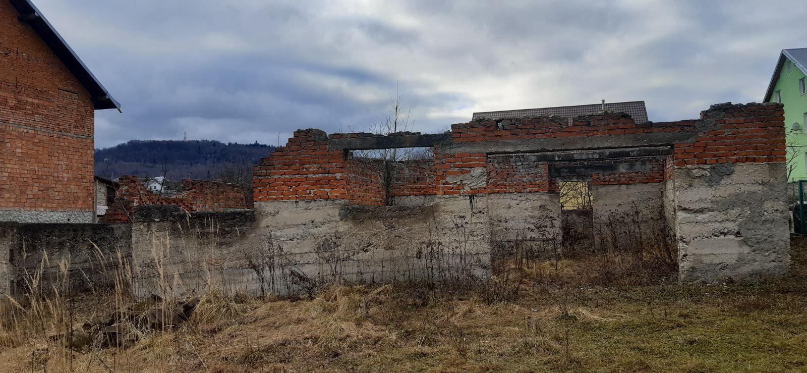 Продається земельна ділянка .