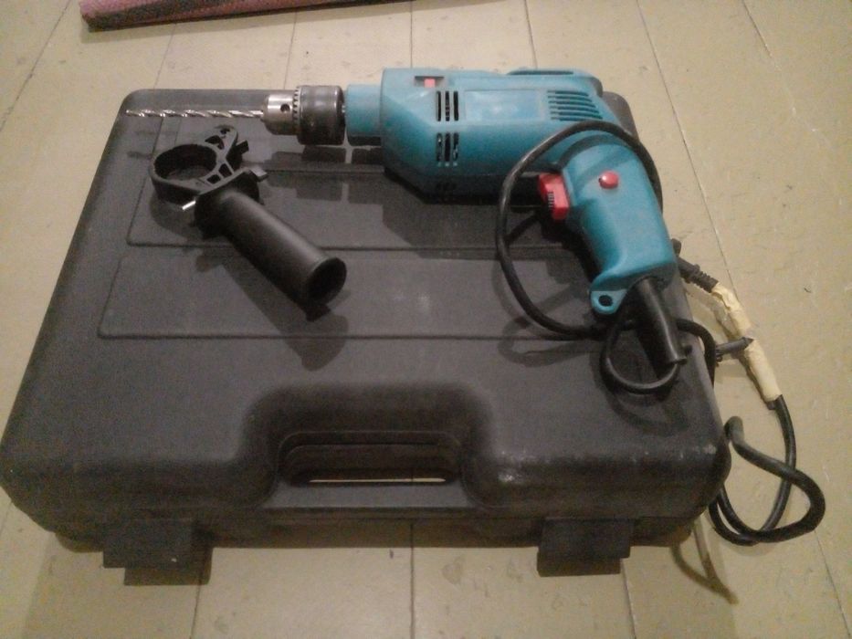 Электро дрель как новая !