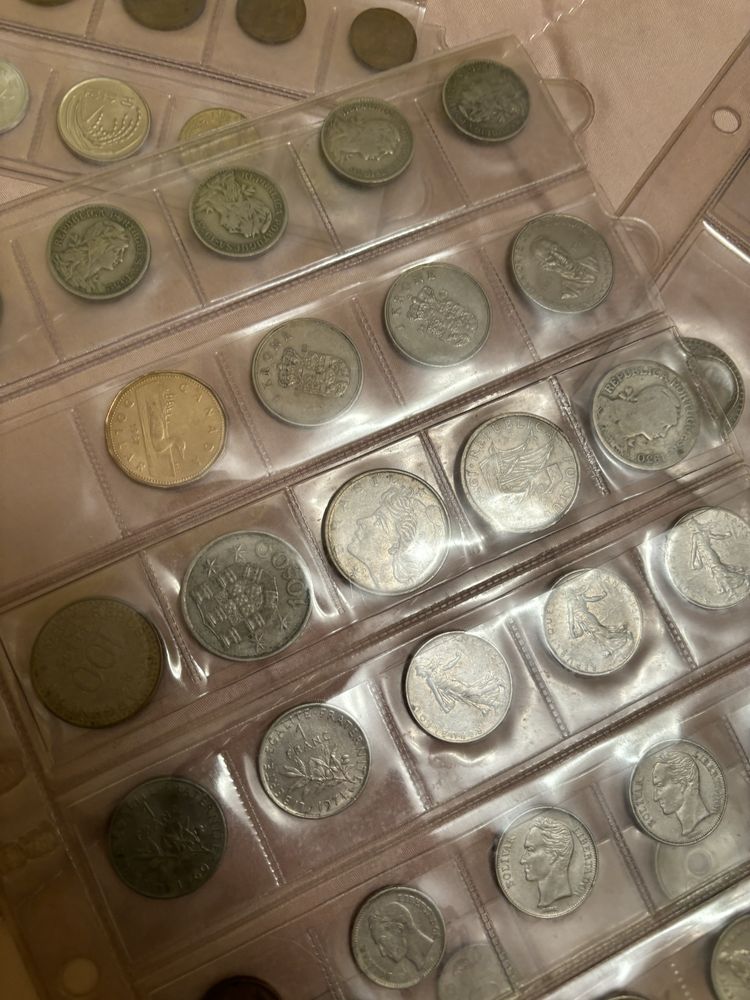 Conjunto de moedas antigas portuguesas d estrangrira.