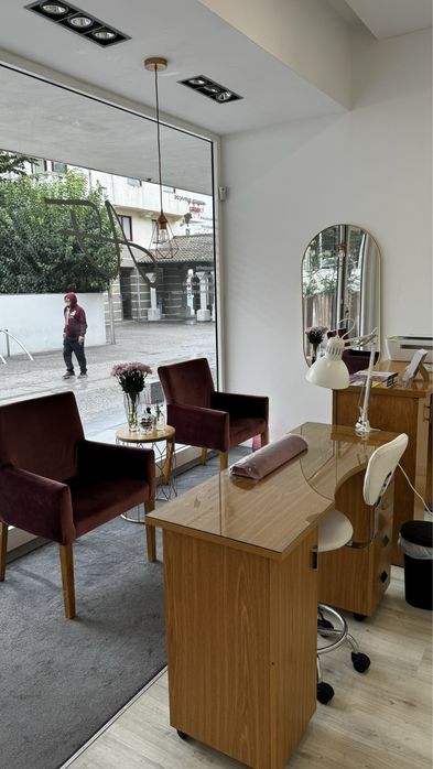 Alugo mesa de manicure em Clinica de estetica, Vila do conde!
