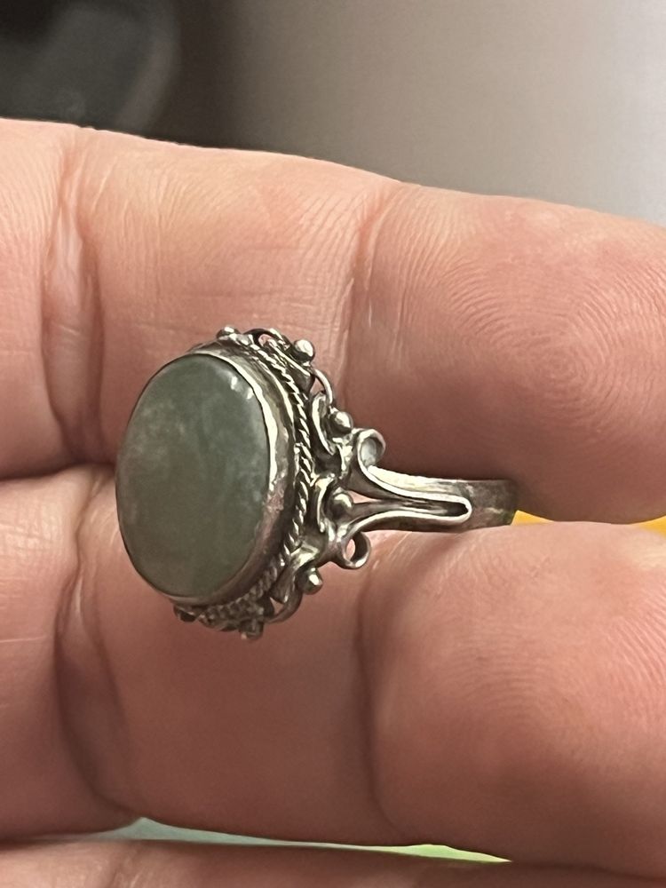 925 srebrny pierścionek z nefrytem