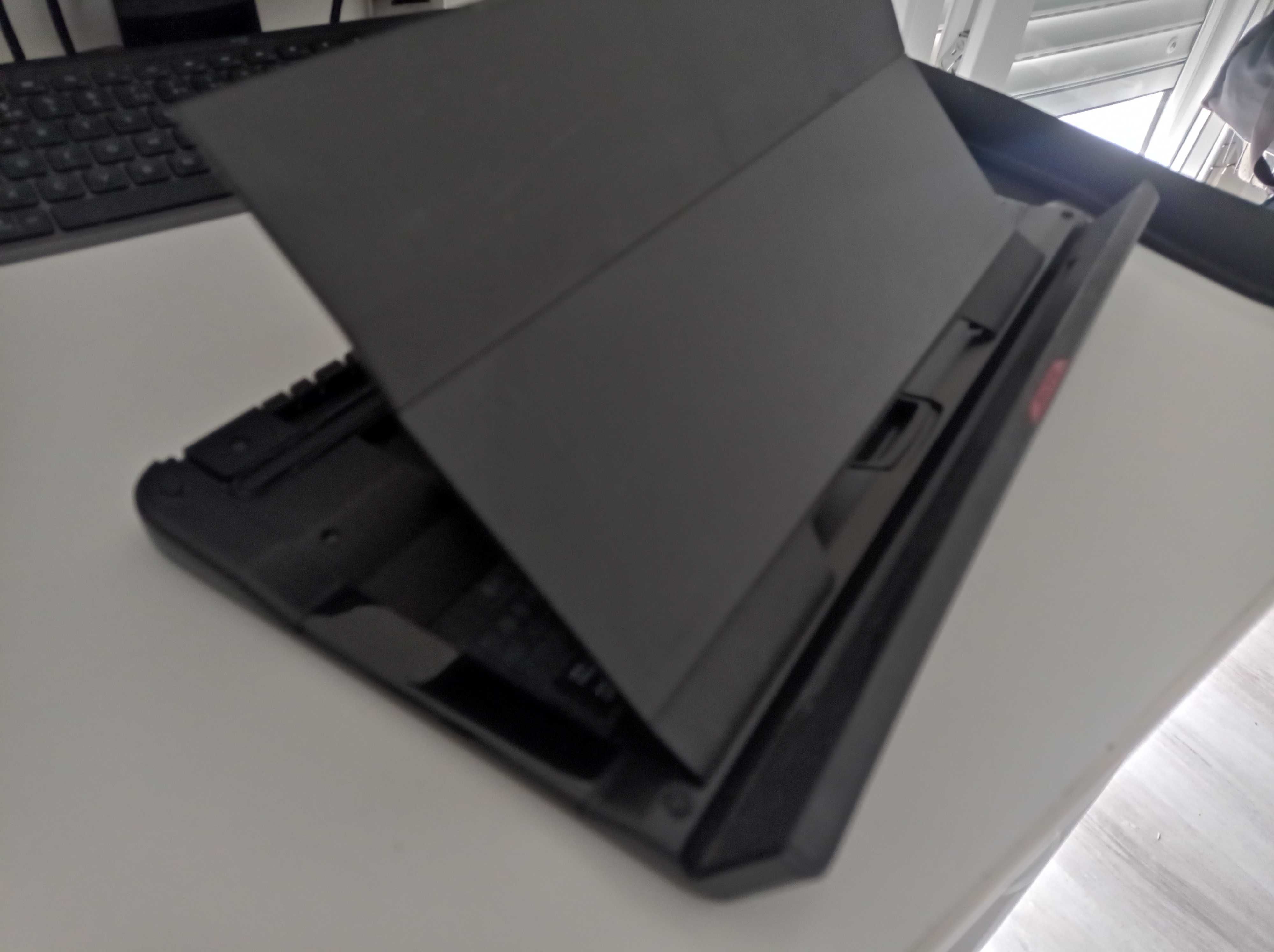 Logitech Alto (Suporte para portátil + Teclado)