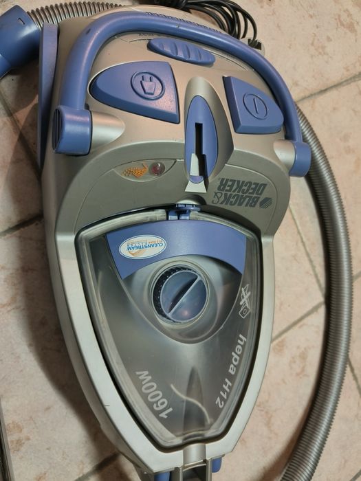 Aspirador black e Decker de copo