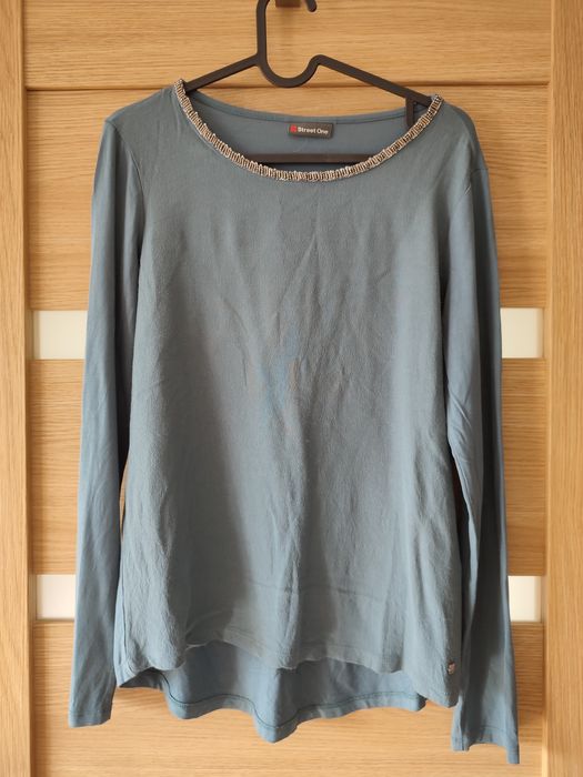 Bluzka z ozdobnymi koralikami