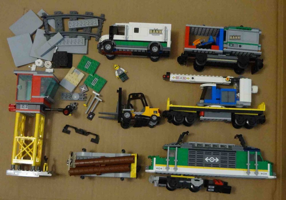 Лего поезд LEGO Cargo Train 60198 оригинал