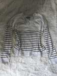 Sweter w paski z dekoltem V – Anna Field r. S