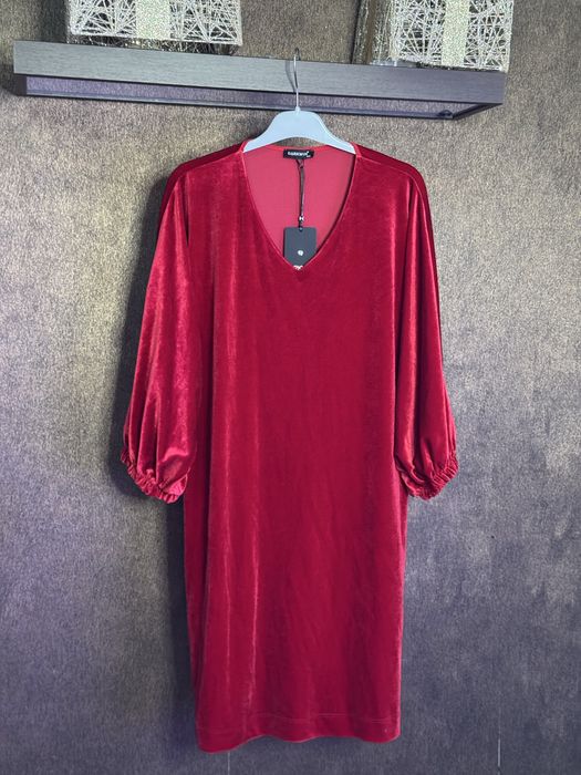 Червона велюрова сукня