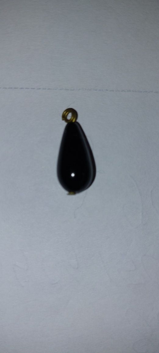 Czarny wisiorek 2 cm x 0.6 cm