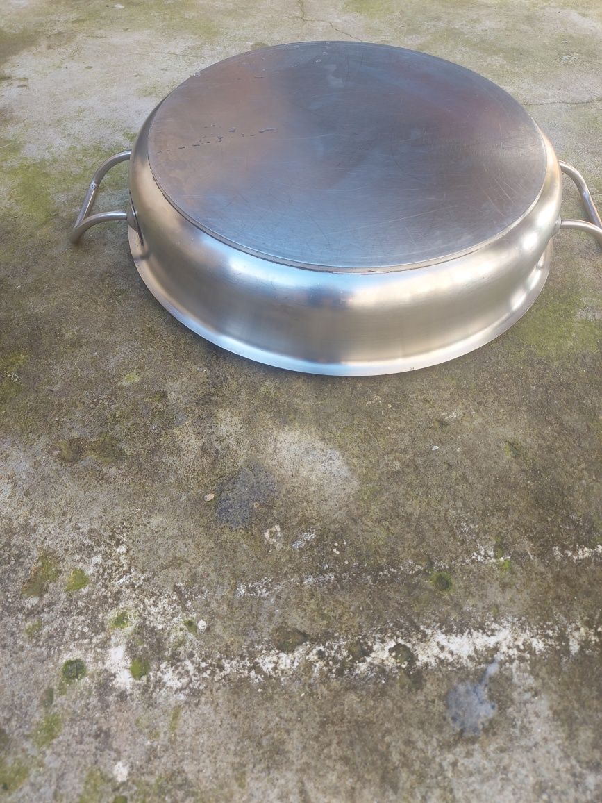 Frigideira grande inoxidável para restauração, diâmetro 42cm.