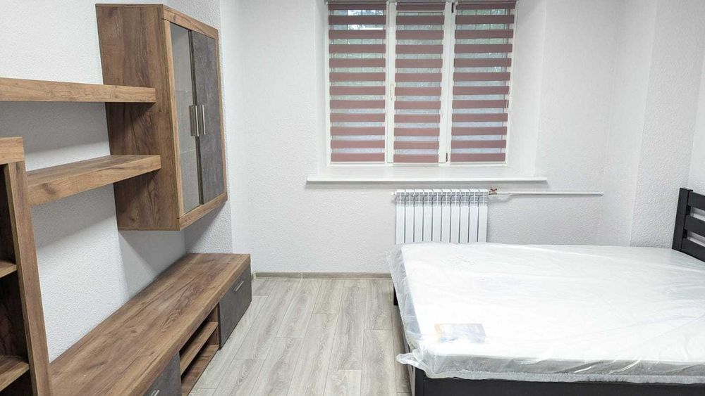 Арсенальна, Івана Мазепи 3-Б, поруч фуд-корт, урядовий квартал