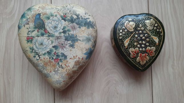Stare pudełka na biżuterie, dwie sztuki, serca