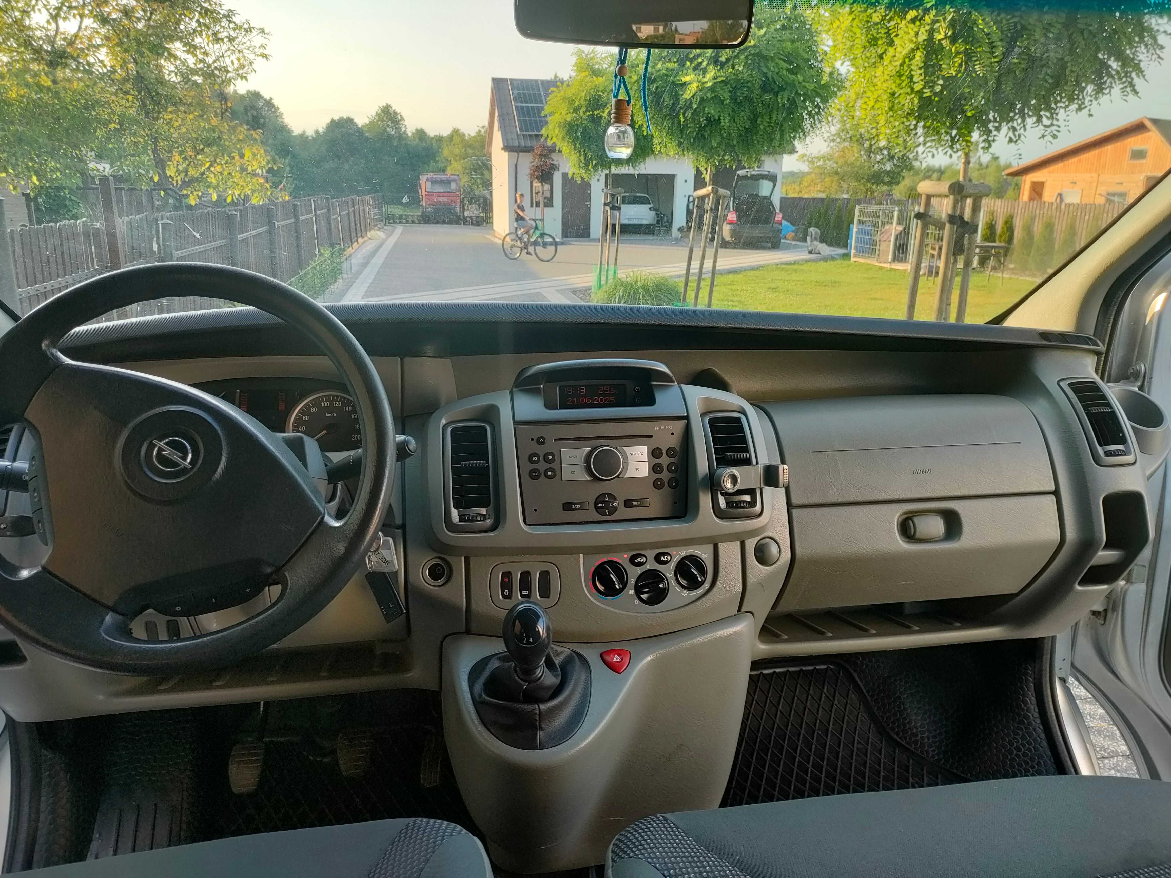 Opel Vivaro 2010 2.5 CDTI