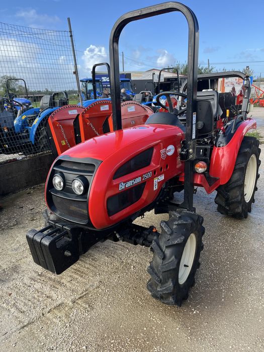 Trator branson 25cv com capinadeira