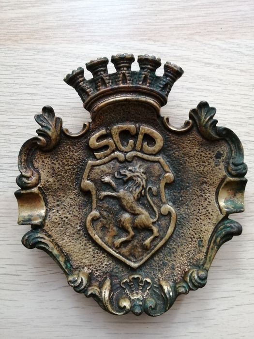 Cinzeiro decorativo em latão S. C. P.