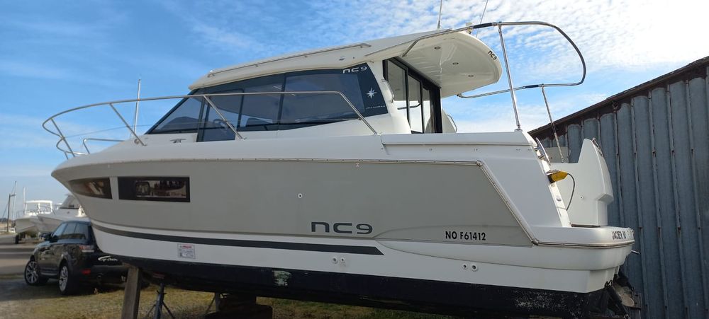 Jacht motorowy jeanneau, łódź motorowa