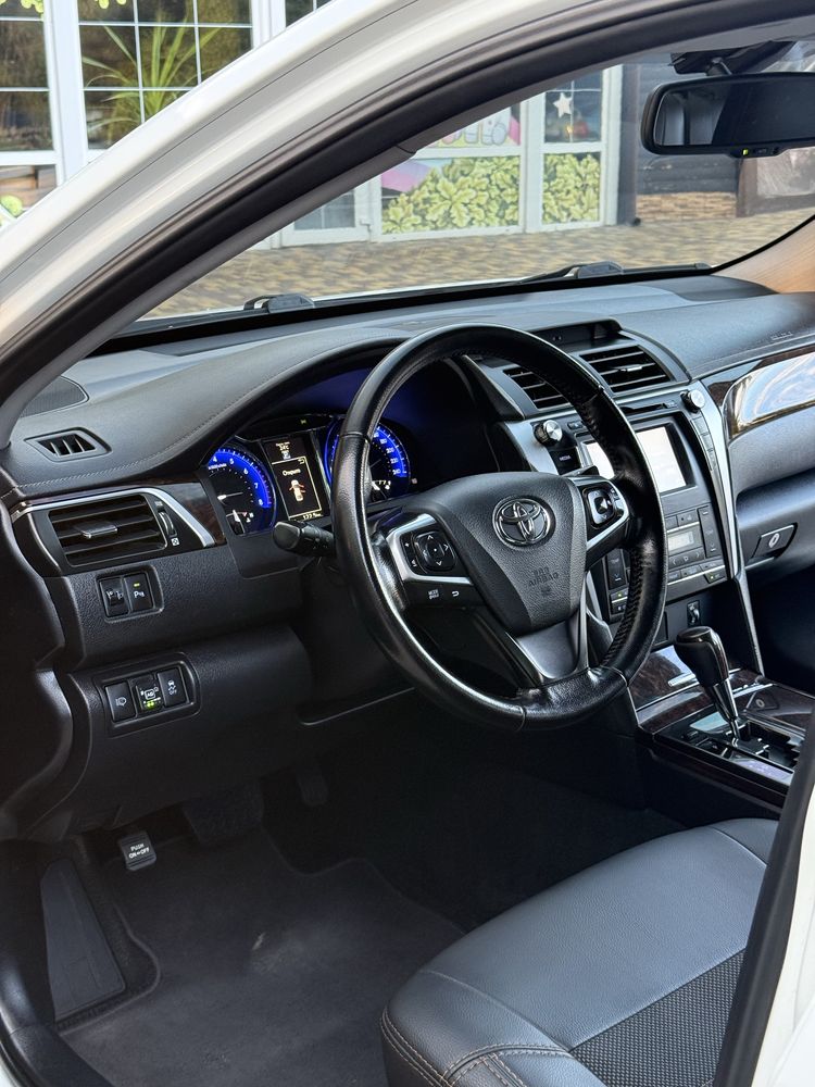 Продам официальную Toyota Camry 2015года