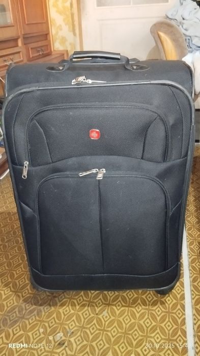 Продам чемодан дорожный