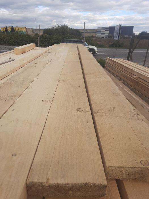 Пиломатеріали різних розмірів сухі сирі