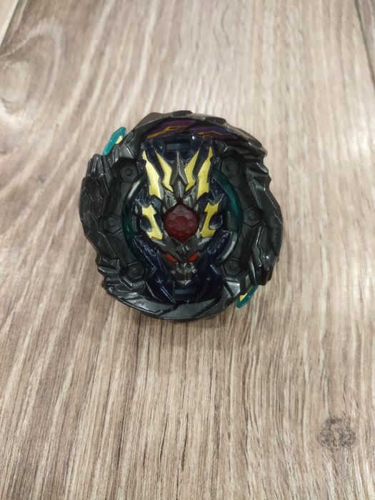 Набір із 3 бейблейдів + запускалка