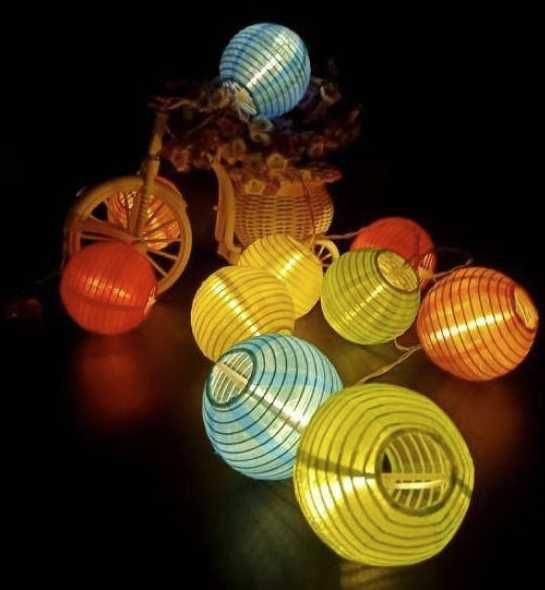 Світлодіодна гірлянда у формі кольорових китайських ліхтариків