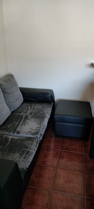 Sofá 3 lugares c/ chaise longe e puffs