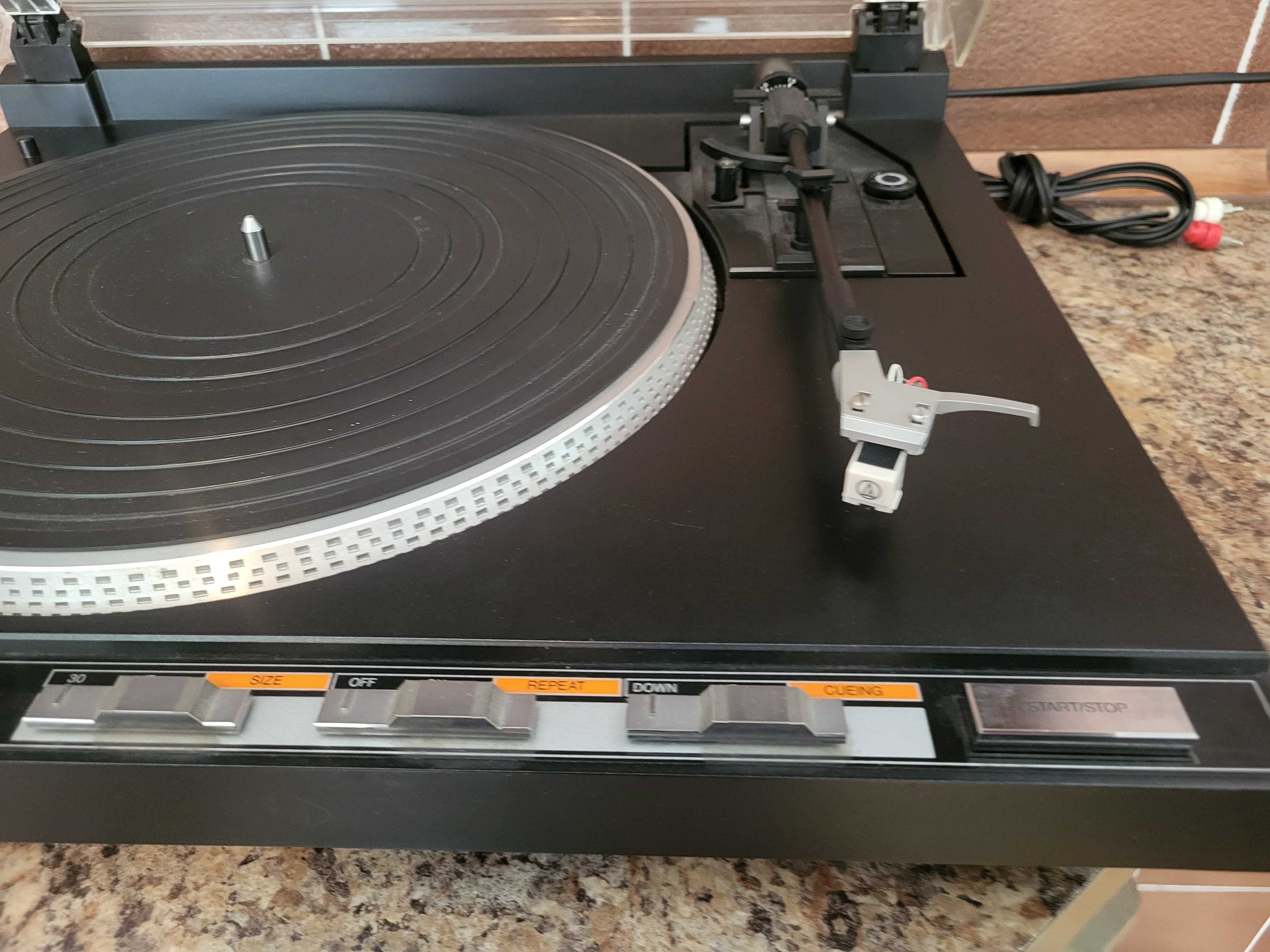 Gramofon JVC L-F210B Fully-Automatic Direct-Drive