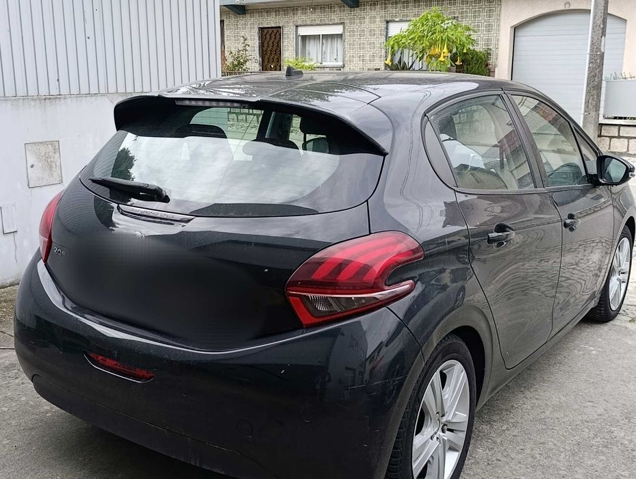 Peugeot 208 1.2i signature Ano 2019