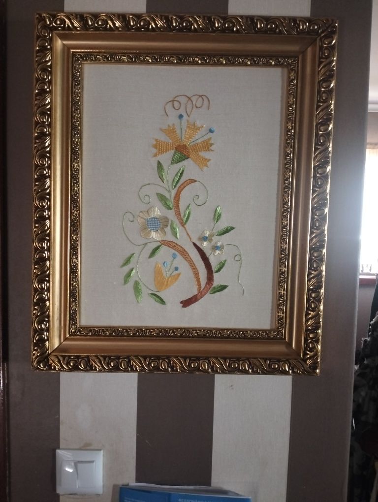 Quadro bordado de castelo branco
