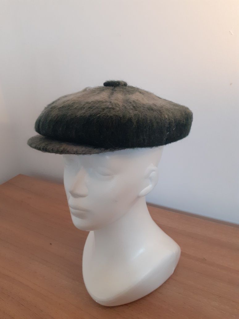 Beret z daszkiem i guzikiem zielony rozm 54