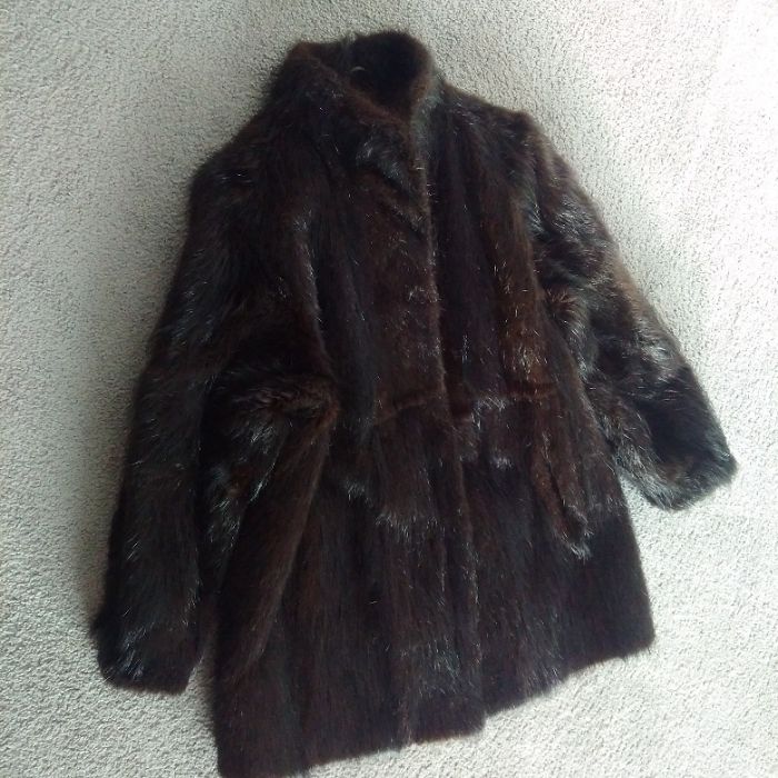 Eleganckie czarne futro