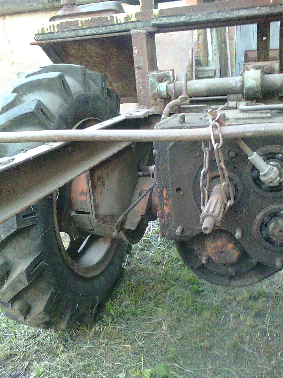 Саморобний мінітрактор без двигуна .